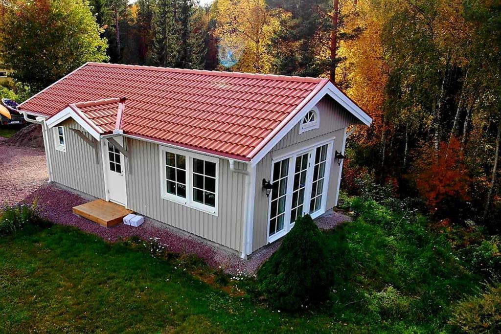 Nybyggd Stuga Intill Skogsbrynet - New Built Cottage Next To The Cowberry Forest Mora Zewnętrze zdjęcie