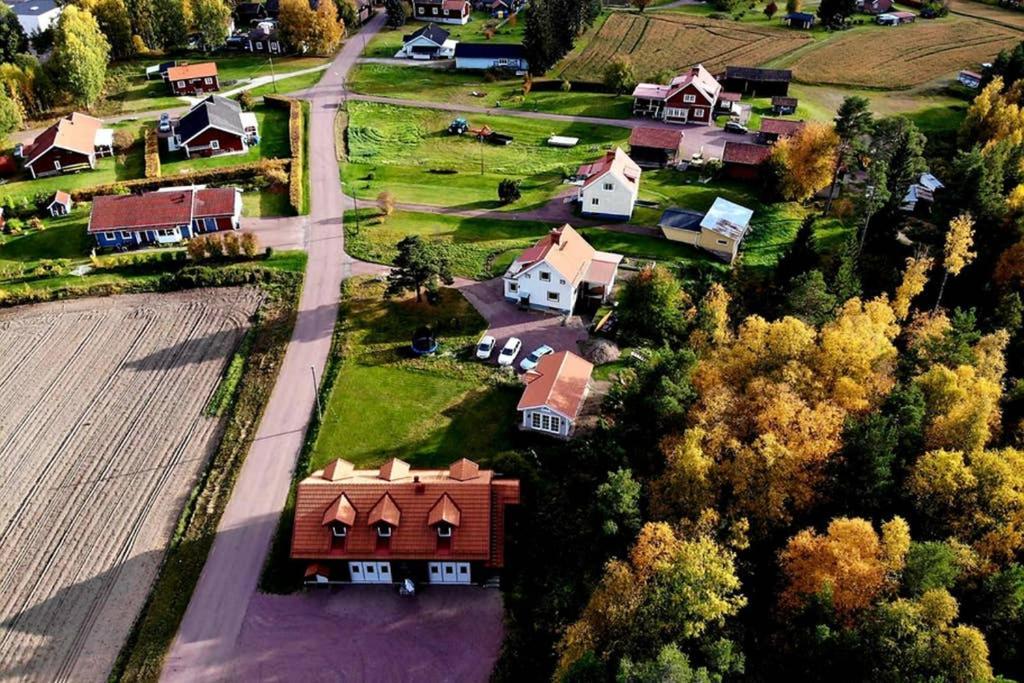Nybyggd Stuga Intill Skogsbrynet - New Built Cottage Next To The Cowberry Forest Mora Zewnętrze zdjęcie