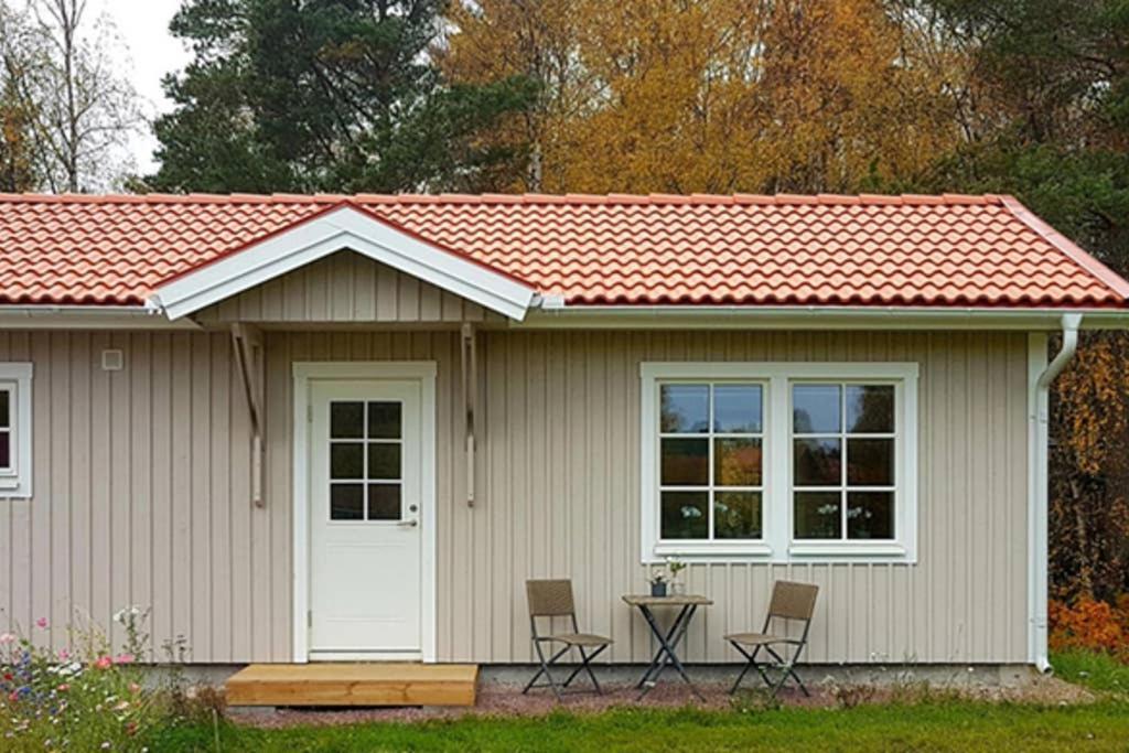 Nybyggd Stuga Intill Skogsbrynet - New Built Cottage Next To The Cowberry Forest Mora Zewnętrze zdjęcie